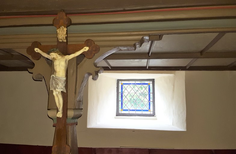 Fenster hinter dem Altar | &copy; B&auml;rbel Laudert