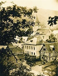 dorfcafe-auf-dem-dorfplatz dorfcafe-auf-dem-dorfplatz