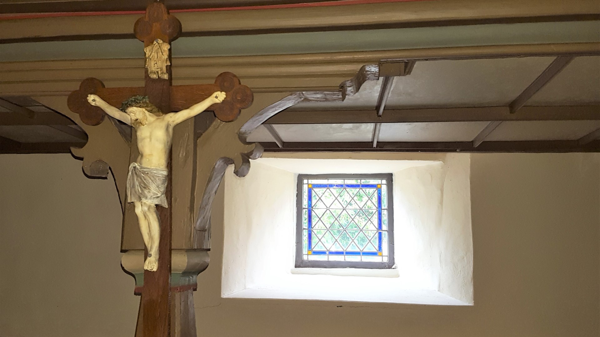 Fenster hinter dem Altar | &copy; B&auml;rbel Laudert