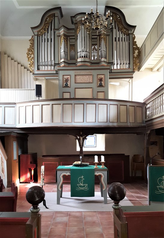 Orgel und Altarraum | &copy; B&auml;rbel Laudert